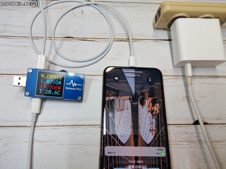 iPhone PD快充線開箱實測 - Momax Type-C to Lightning 充電線