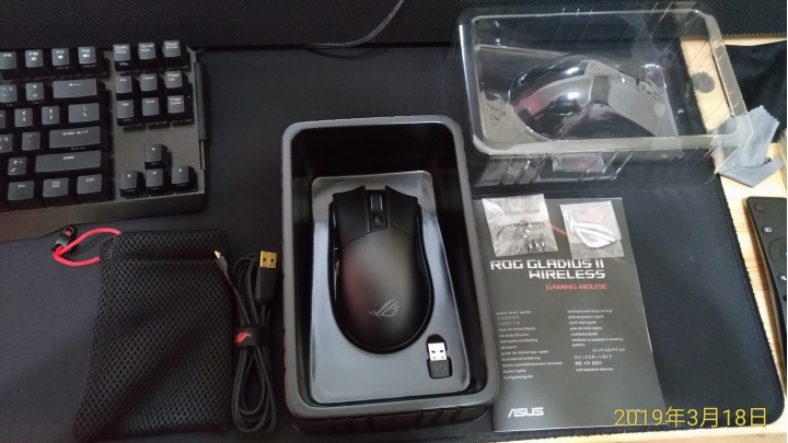 ROG Gladius II Wireless 無線滑鼠(簡單開箱)