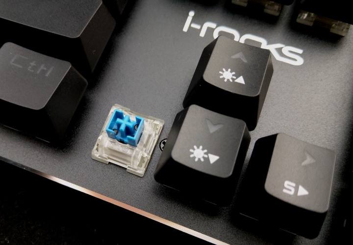 i-Rocks K64E RGB背光鍵盤開箱,搭載類青軸POM導套軸體,入門類機械式鍵盤的好選擇