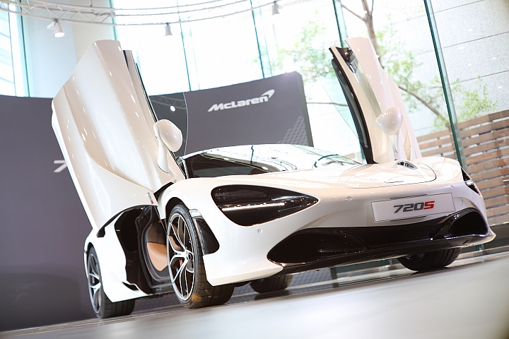 McLaren 720S Spider 日內瓦車展才剛上場 昨日火速抵台獻寶！