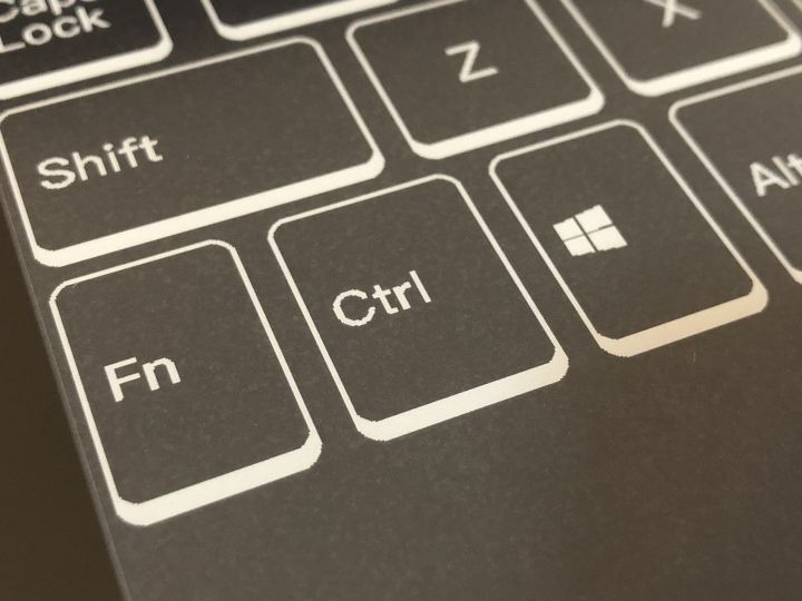lenovo Yoga Book C930開箱文 (同時擁有筆電,平板,電子書等功能)