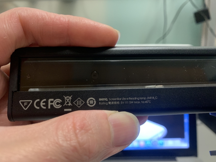 【開箱】BenQ WiT ScreenBar Lite 出差辨公的補燈師