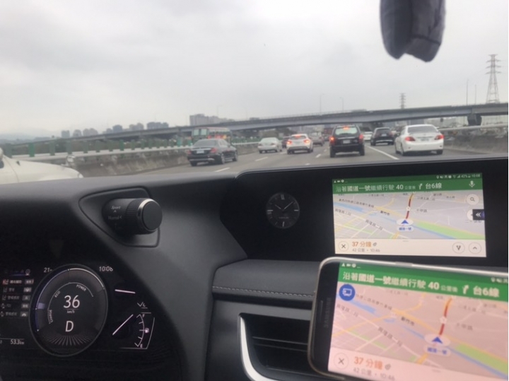 Lexus UX250h 跨越心理界線的小休旅(新手開箱分享)