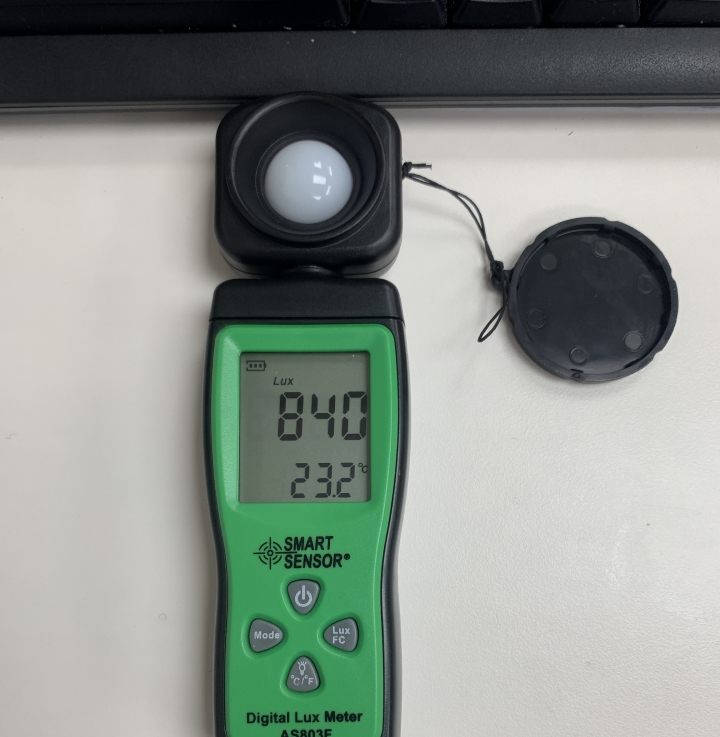 【開箱】BenQ WiT ScreenBar Lite 出差辨公的補燈師