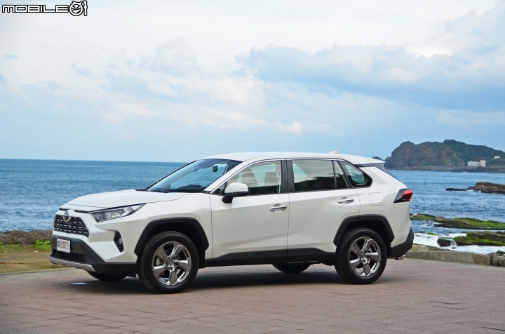 第五代Toyota RAV4 2.0升旗艦版試駕，橫掃千軍之態來襲！