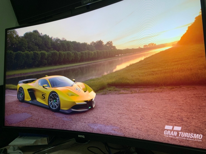 遲來的BenQ EX3203R開箱(附動力賽車方向盤)