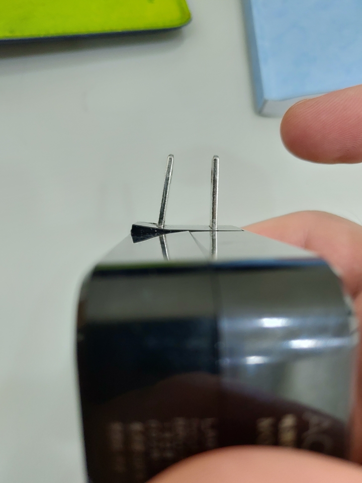 #問 筆電充電器-感覺店員在豪洨