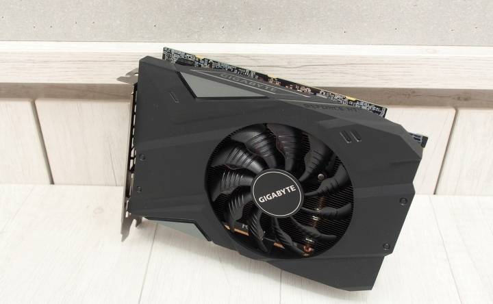 小機殼救星 Gigabyte GeForce RTX 2060 IXOC 6G 簡單開箱