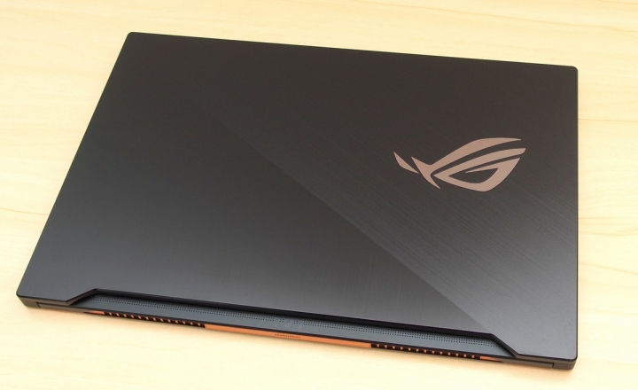 17 吋頂級王者 ASUS ROG 西風之神 Zephyrus S GX701