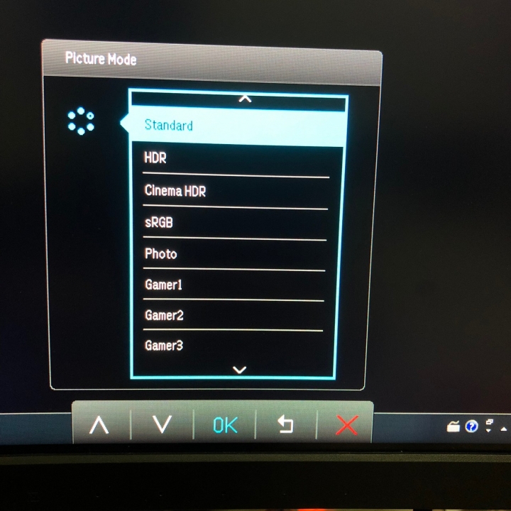 遲來的BenQ EX3203R開箱(附動力賽車方向盤)