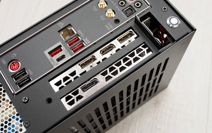 小機殼救星 Gigabyte GeForce RTX 2060 IXOC 6G 簡單開箱