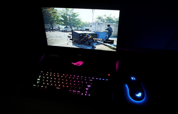 17 吋頂級王者 ASUS ROG 西風之神 Zephyrus S GX701