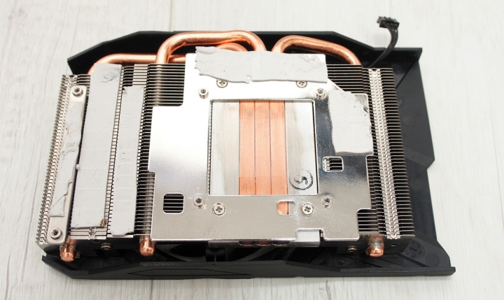 小機殼救星 Gigabyte GeForce RTX 2060 IXOC 6G 簡單開箱