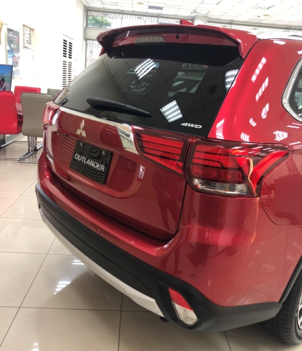 兩大兩小,一台車開10年,買outlander好還是Eclipse cross?