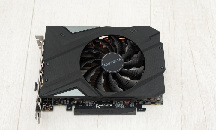 小機殼救星 Gigabyte GeForce RTX 2060 IXOC 6G 簡單開箱