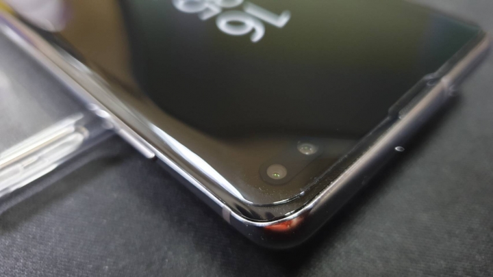 三星 Samsung GALAXY S10+ 絢光黑 全膠滿版玻璃貼 (Momo魔膜包膜館) 分享文