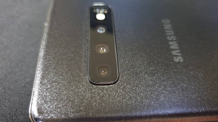 三星 Samsung GALAXY S10+ 絢光黑 全膠滿版玻璃貼 (Momo魔膜包膜館) 分享文
