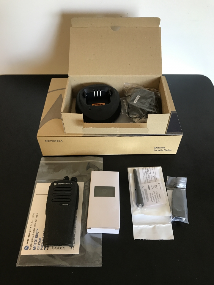 微開箱分享 Motorola XiR P3688 對講機~