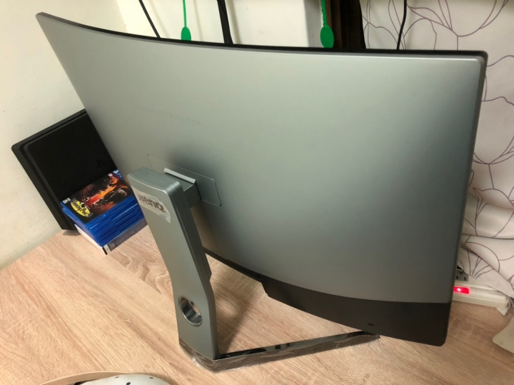 遲來的BenQ EX3203R開箱(附動力賽車方向盤)