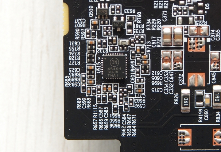 小機殼救星 Gigabyte GeForce RTX 2060 IXOC 6G 簡單開箱