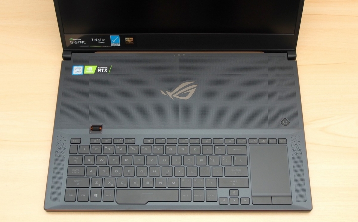 17 吋頂級王者 ASUS ROG 西風之神 Zephyrus S GX701