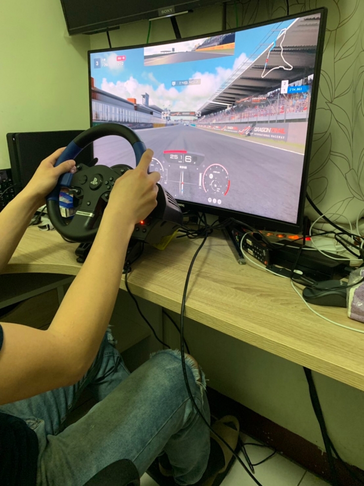 遲來的BenQ EX3203R開箱(附動力賽車方向盤)