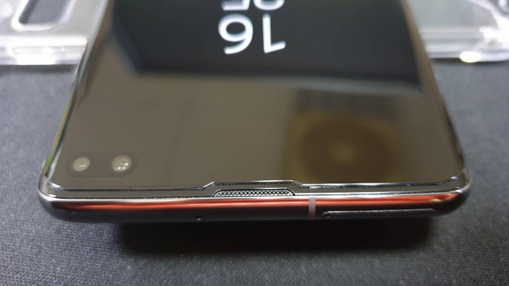 三星 Samsung GALAXY S10+ 絢光黑 全膠滿版玻璃貼 (Momo魔膜包膜館) 分享文