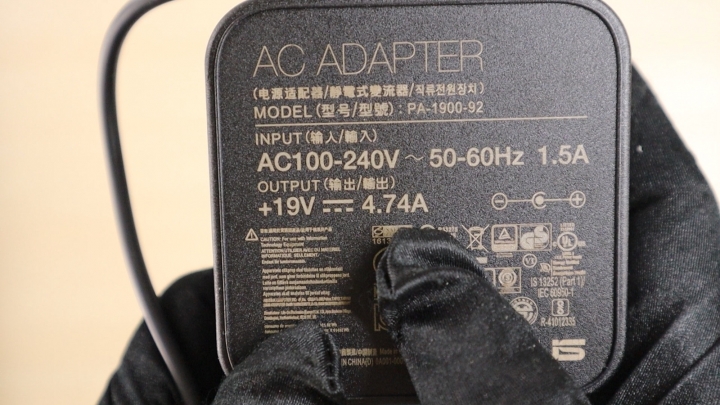 開箱愛妻版 ASUS VivoBook X560UD。智慧效能,玩美伴侶