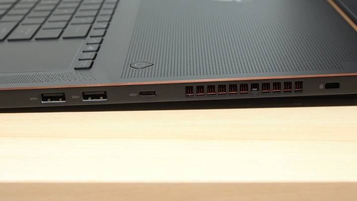 17 吋頂級王者 ASUS ROG 西風之神 Zephyrus S GX701