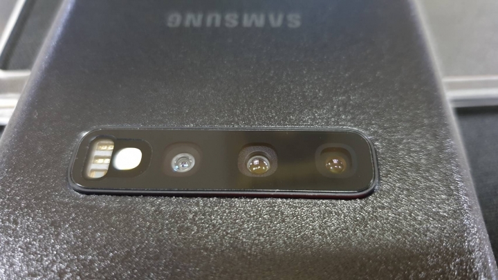 三星 Samsung GALAXY S10+ 絢光黑 全膠滿版玻璃貼 (Momo魔膜包膜館) 分享文