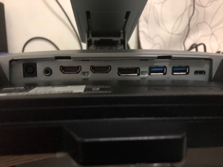 遲來的BenQ EX3203R開箱(附動力賽車方向盤)
