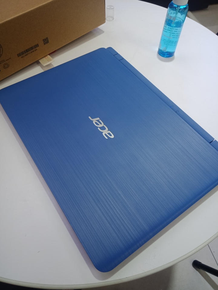 極致輕薄小筆電 Acer A111-31 簡易開箱與比較