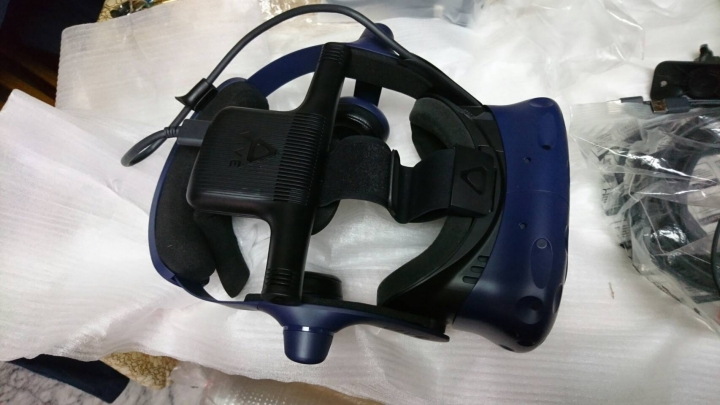 電腦主機搞定了,htc vive pro也搞定了,已經開始在遊玩了