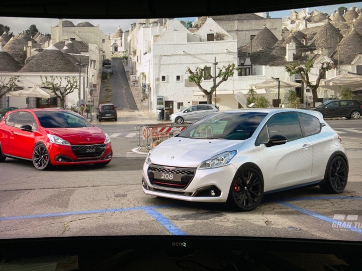遲來的BenQ EX3203R開箱(附動力賽車方向盤)