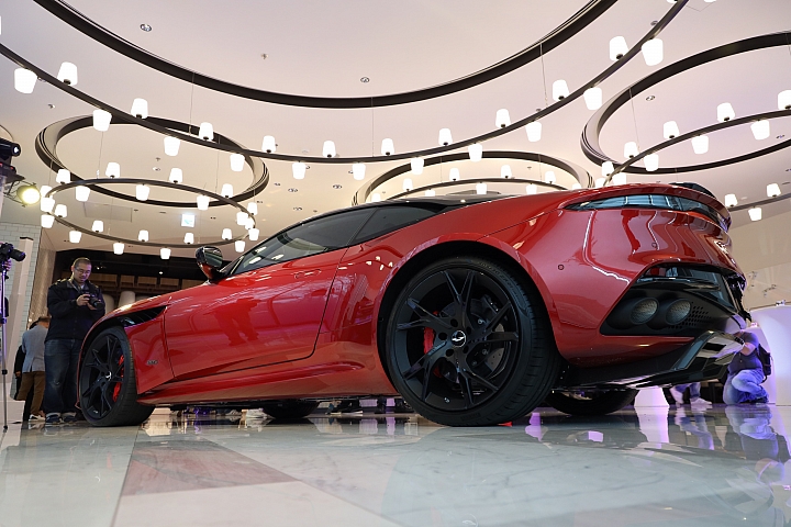 50 分之 1 限量成人玩具珍品! Aston Martin TAG 聯名限量版 DBS Superleggera 同場加映現身聞香記!