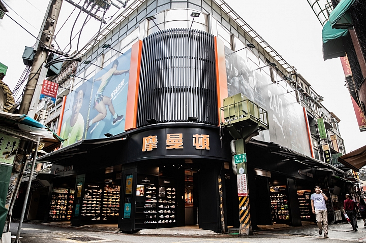 「摩曼頓大東一門市」重新開幕 年少回憶的潮流基地升級回歸 「摩曼頓大東一門市」重新開幕 年少回憶的潮流基地升級回歸