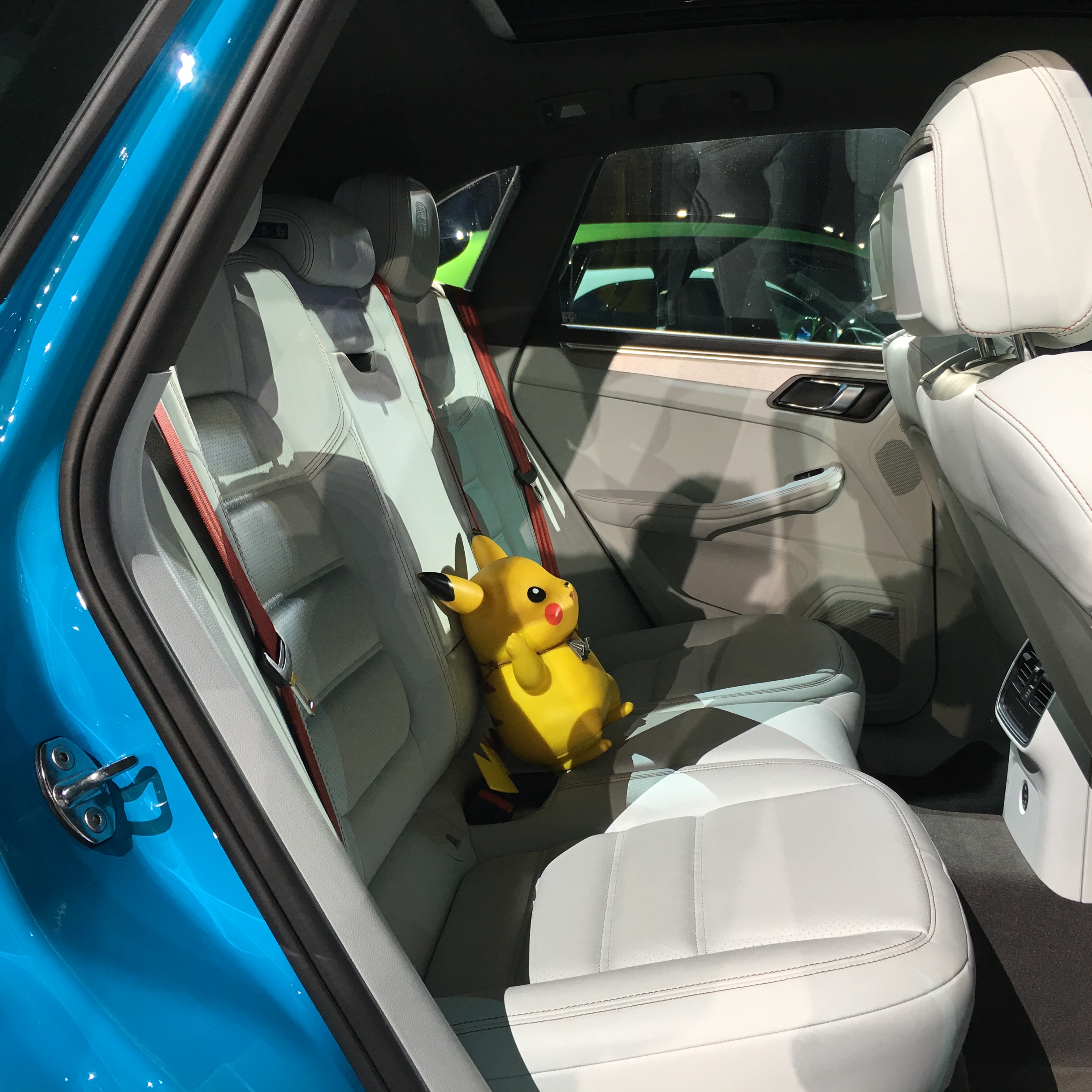 跟神探皮皮來去 南港展覽2館瞧瞧 Porsche 小改款 Macan 全民體驗趣