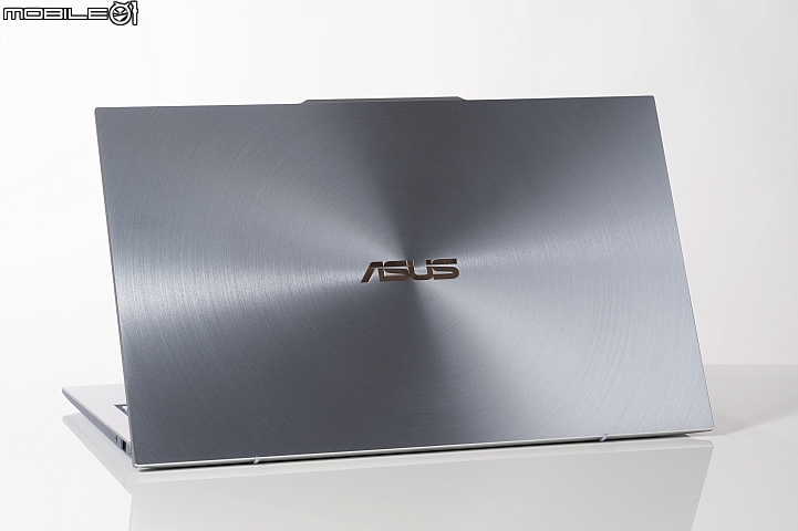 ASUS ZenBook S13 UX392 輕、薄、美三位一體！