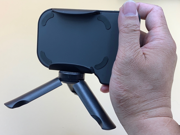 很有邏輯的拍攝兵器 - Adonit PhotoGrip Qi 無線充電藍牙攝影握把