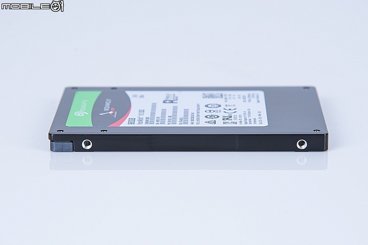 Seagate IronWolf 110 SSD固態硬碟實測 斷電保護設計更安心