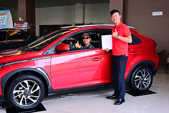 母親節原本的訂車U5,變成直接買U5。母親節快樂!