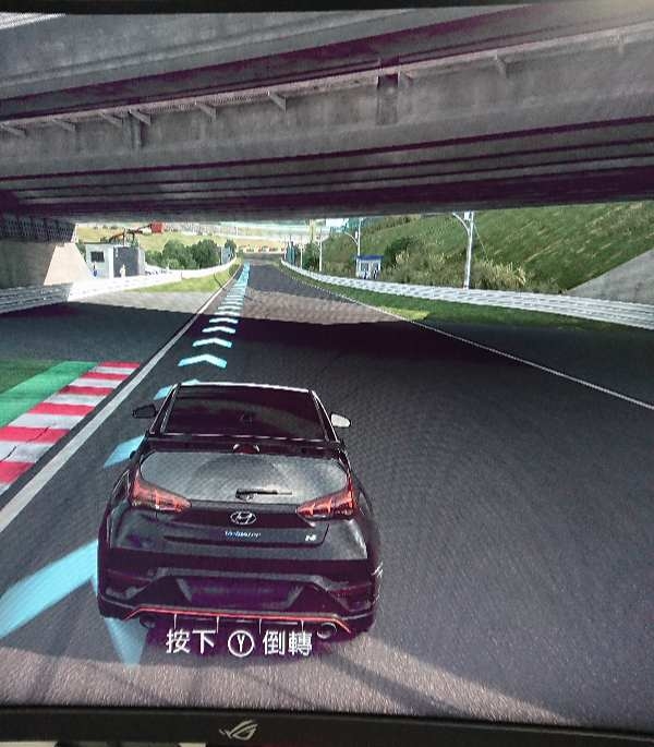 全新ASUS XG32VQR 色彩異常,滿滿的雜訊跟色斑