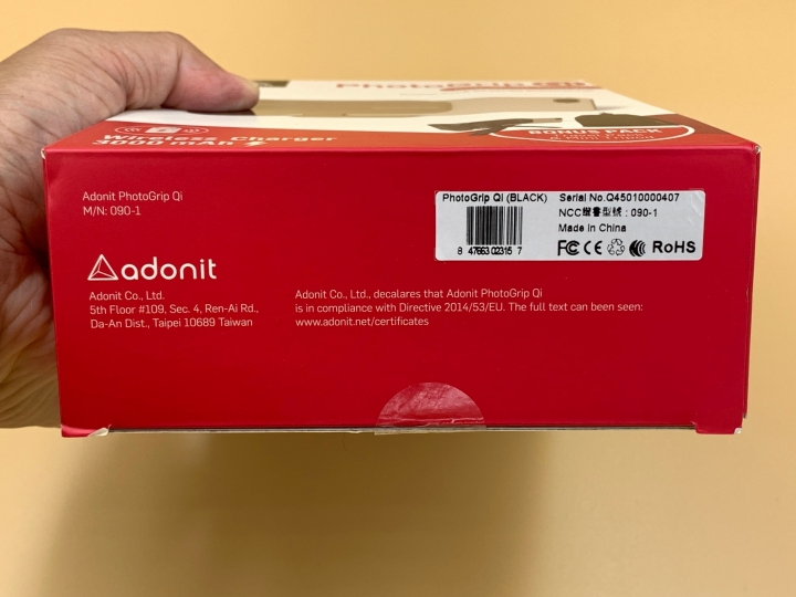 很有邏輯的拍攝兵器 - Adonit PhotoGrip Qi 無線充電藍牙攝影握把