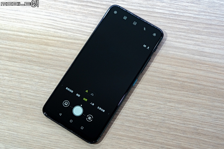 華碩ZenFone 6揭曉:旗艦混搭中階好料、驚喜處在翻轉雙鏡