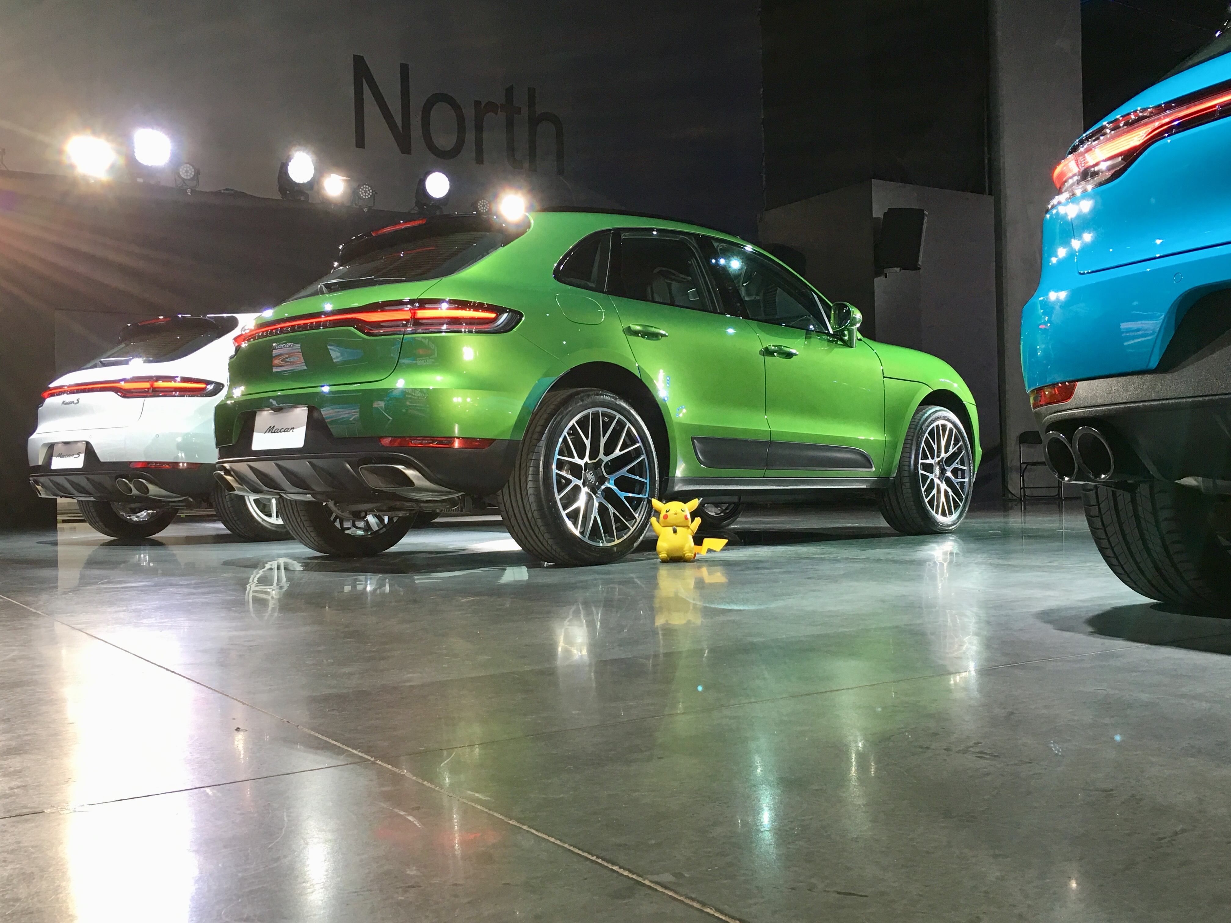 跟神探皮皮來去 南港展覽2館瞧瞧 Porsche 小改款 Macan 全民體驗趣