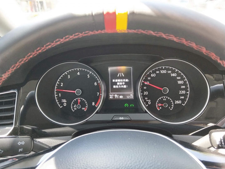 volkswagen sportsvan 與IQ drive沒有距離 升級車道維持系統 ACC巡航 原廠盲點偵測及後方車流警示 數字型胎壓