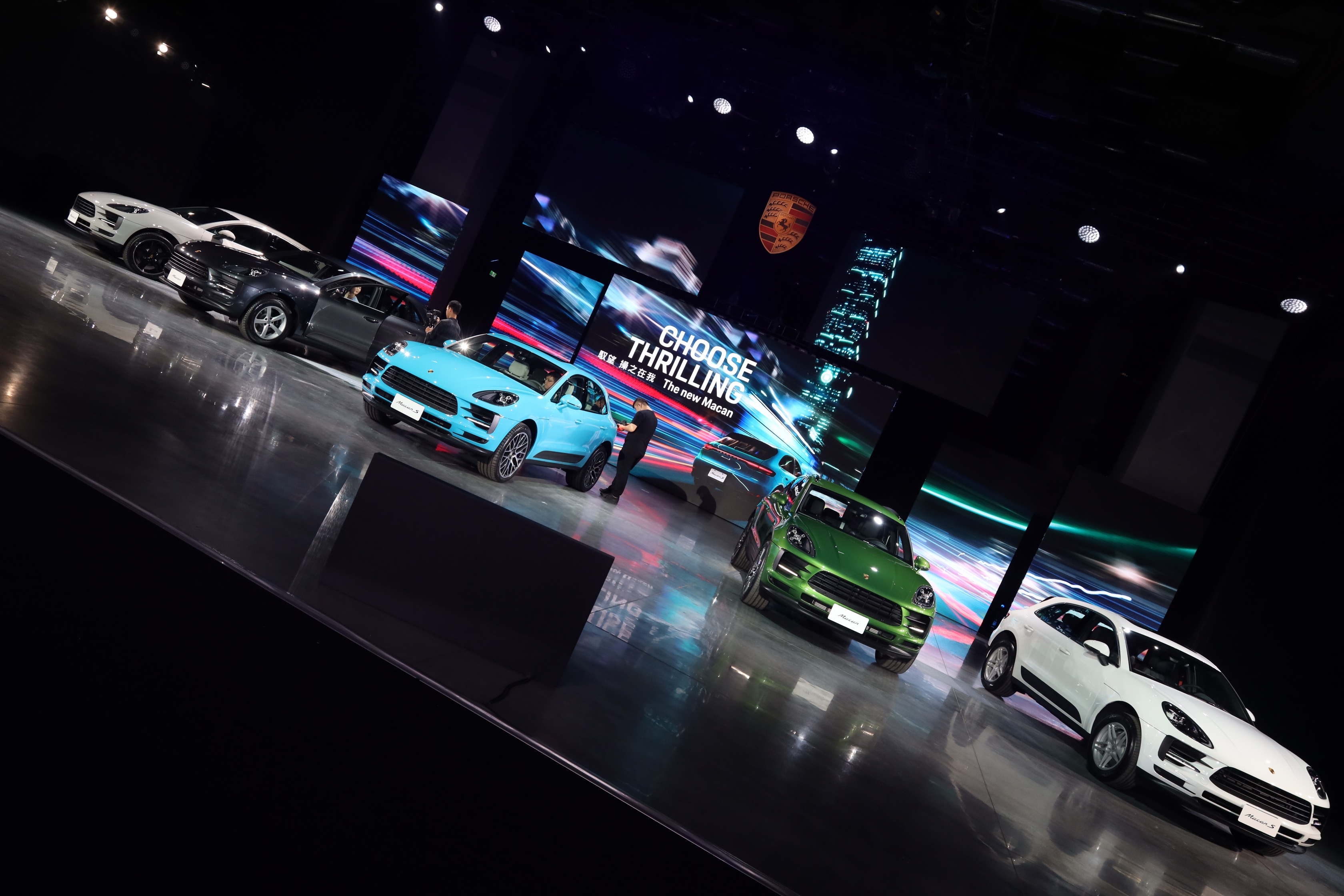 跟神探皮皮來去 南港展覽2館瞧瞧 Porsche 小改款 Macan 全民體驗趣