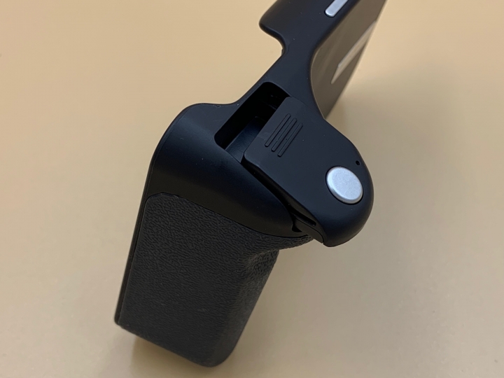 很有邏輯的拍攝兵器 - Adonit PhotoGrip Qi 無線充電藍牙攝影握把