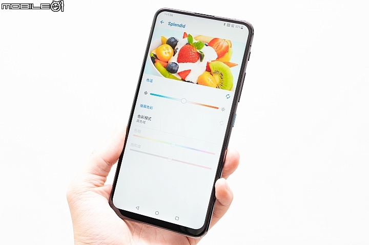 華碩ZenFone 6揭曉:旗艦混搭中階好料、驚喜處在翻轉雙鏡