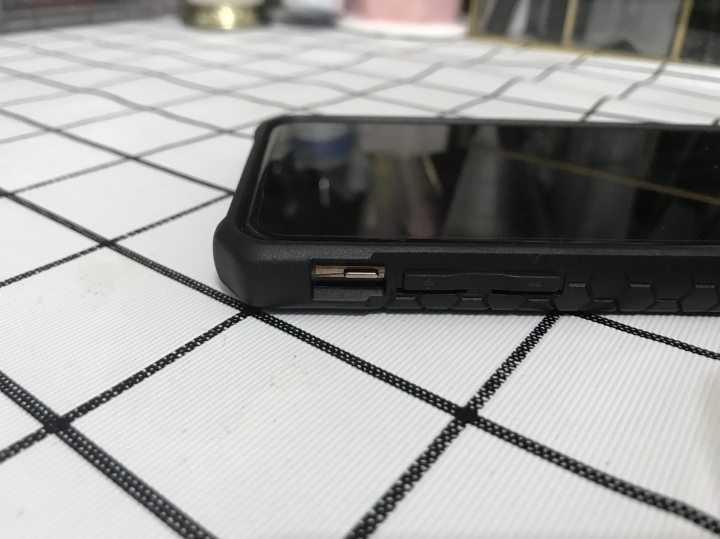 iPhone XS MAX十款保護殼評比 詳細心得